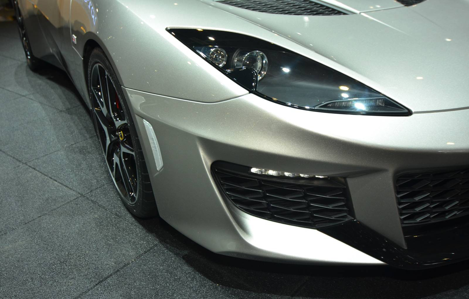 Lotus планирует построить Evora 400 и 4-Eleven